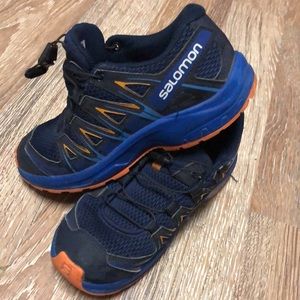 Salomon kids hiking sneaker